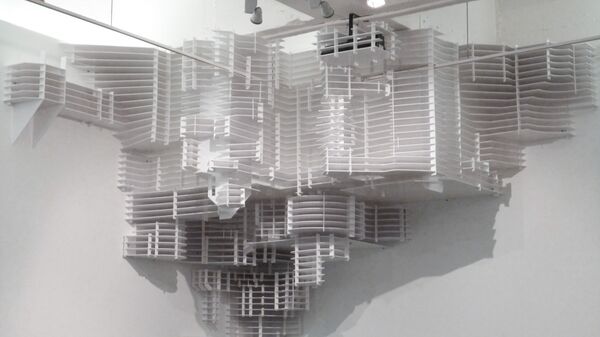 Béranger Laymond / En attendant mieux ..., installation in situ, carton plume, 3 x 3 x 3,5m, vue de l'expositioin Model (Royan), 2013 © Béranger Laymond