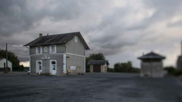 Les associés / « La mairie de Saint Marien » série le Périmètre, photographie numérique, format 24x36, impression jet d'encre, dimension 18x24, Maison de la Nouvelle-Aquitaine, Paris, 2017 © Joël Peyrou