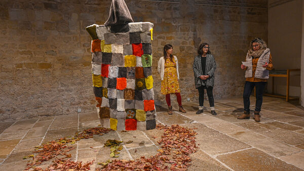 Marie Baudoin / Allées/Venues, 2022, feutre et papier végétal, 180x80cm © CD64