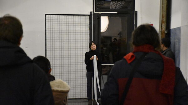 Yonsoo Kang / Performance *Au bout du rouleau*, dans le cadre de la sortie de résidence, décembre 2022 © BO